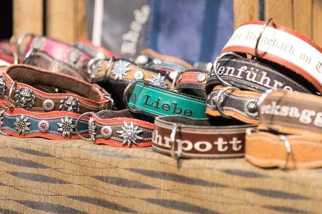 Messestand für Hundehalsbänder